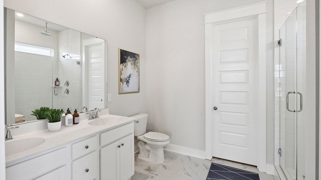 1778 Lawrence Owners Bath 1of2 F1 090925