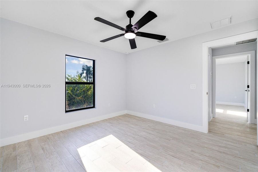 Spacious, unfurnished interior of a new home in , Lehigh Acres (Image 27).
