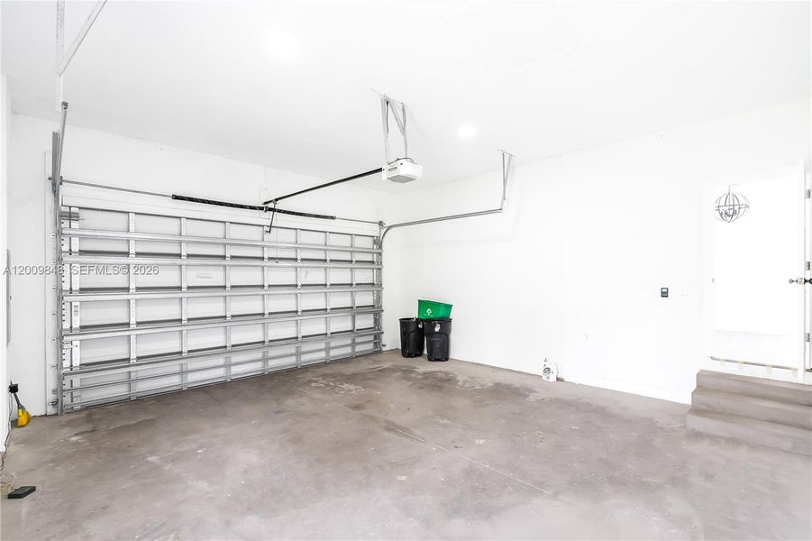 Spacious, unfurnished interior of a new home in , Clewiston (Image 22).