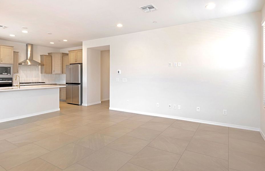 Spacious, unfurnished interior of a new home in Vistoso Canyon Estates, Oro Valley (Image 15). Spacious, unfurnished interior of a new home in Vistoso Canyon Estates, Oro Valley (Image 15).