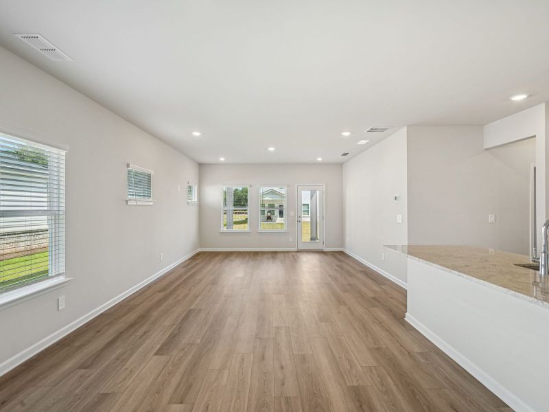 Spacious, unfurnished interior of a new home in Northwoods at Mirror Lake, Villa Rica (Image 12).