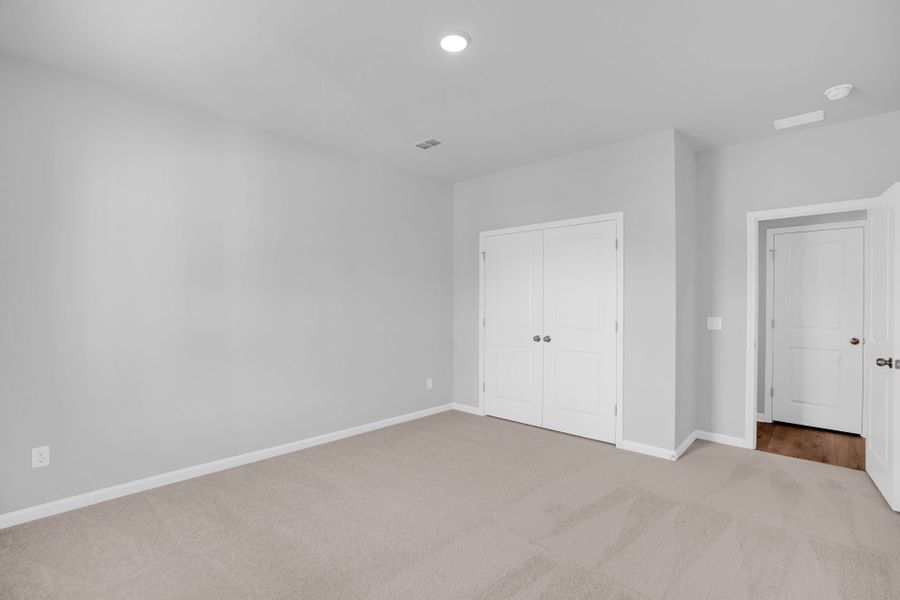 Spacious, unfurnished interior of a new home in Bradford Pointe, Summerville (Image 26).