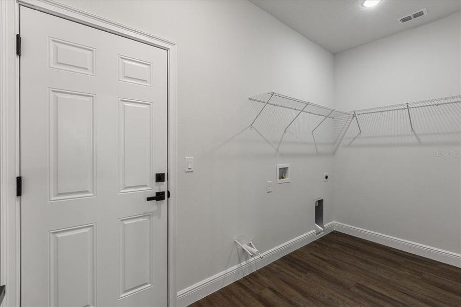 Spacious, unfurnished interior of a new home in , Ocala (Image 18).