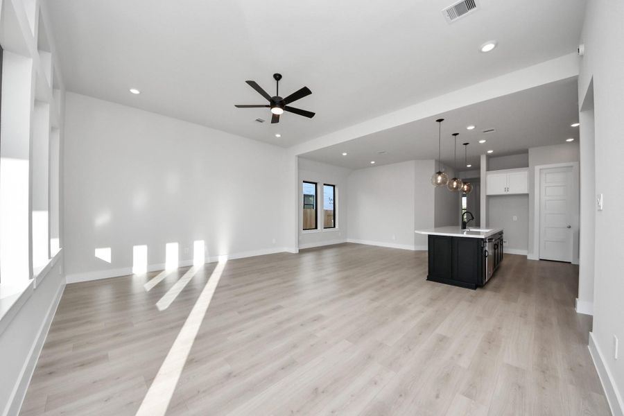 Spacious, unfurnished interior of a new home in Elyson, Katy (Image 21).