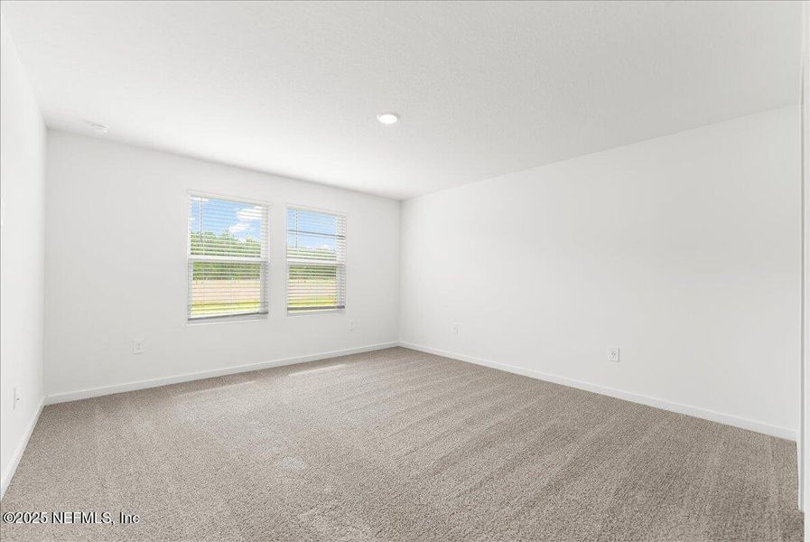 Spacious, unfurnished interior of a new home in Kings Preserve, Jacksonville (Image 24).