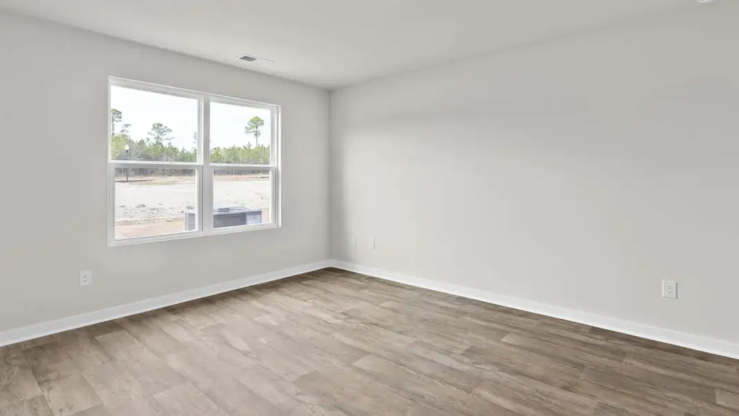 Spacious, unfurnished interior of a new home in Vineyard Trail, Jacksonville (Image 14).