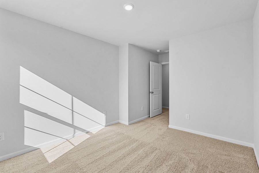 Spacious, unfurnished interior of a new home in Fieldstone, Lexington (Image 37).