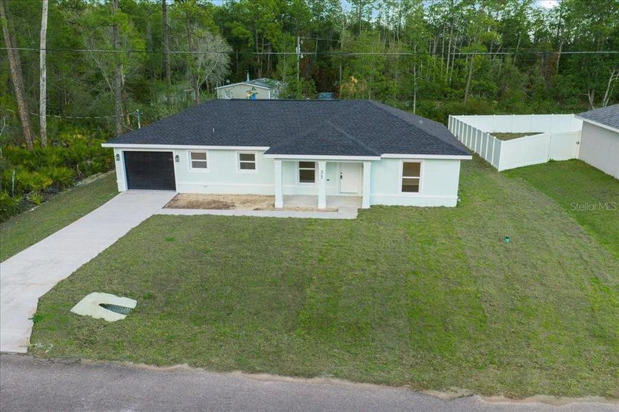 Exterior details and patio area of a home in , Ocklawaha (Image 27).