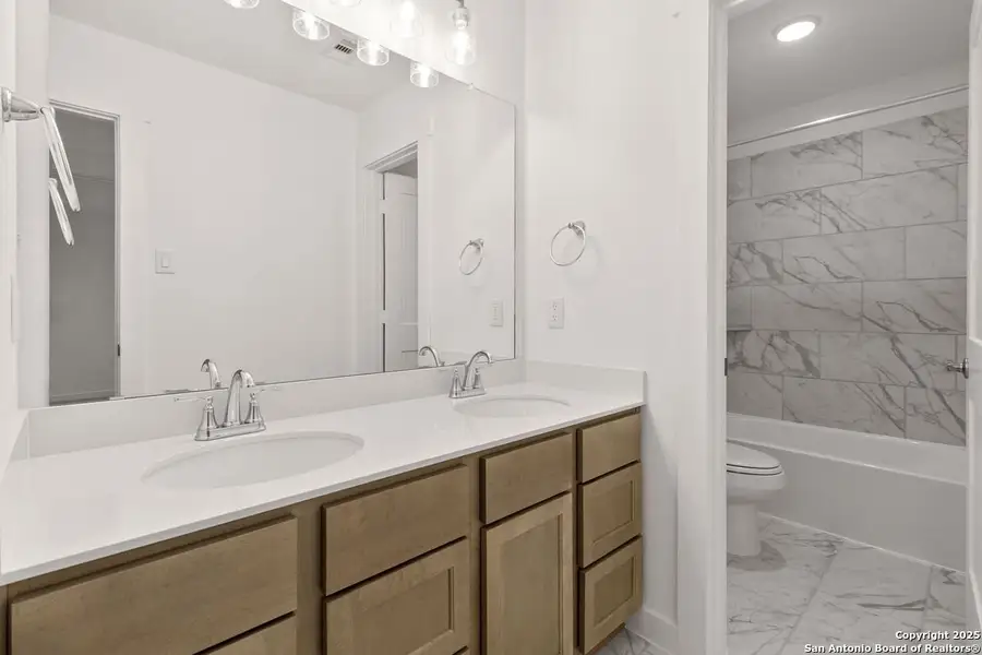 Furnished interior view inside a new home in Fairway Crossing 40s, San Antonio (Image 6). Furnished interior view inside a new home in Fairway Crossing 40s, San Antonio (Image 6).