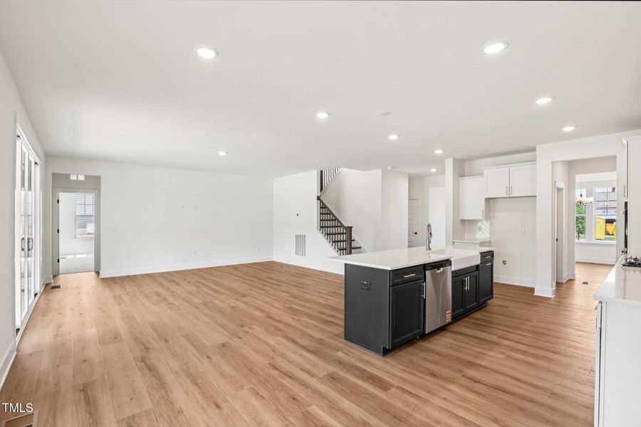 8-web-or-mls-176 Alden Wy-S3007-008 8-web-or-mls-176 Alden Wy-S3007-008