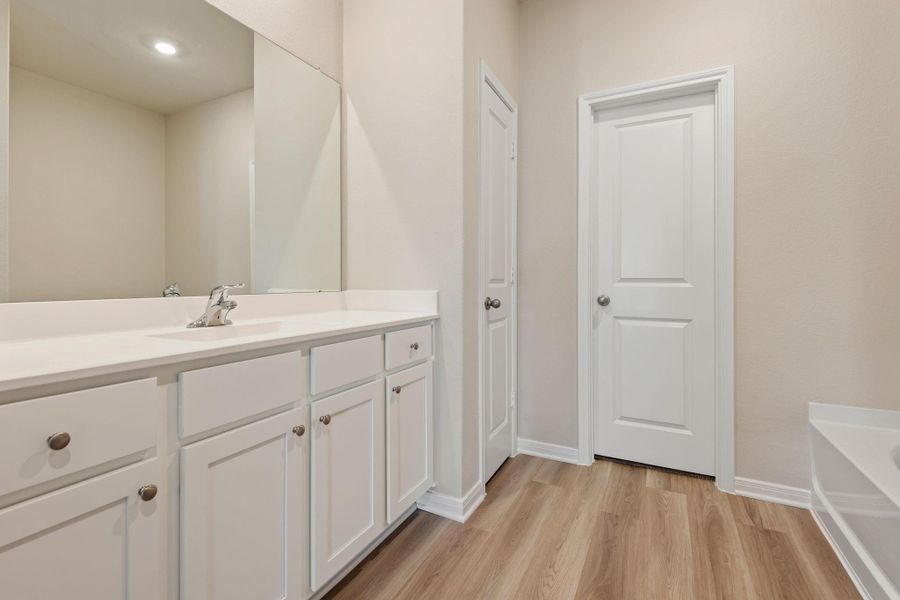 Furnished interior view inside a new home in Pinewood Trails, Cleveland (Image 9). Furnished interior view inside a new home in Pinewood Trails, Cleveland (Image 9).