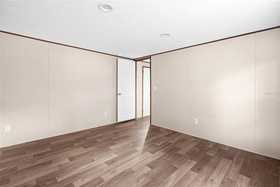 Spacious, unfurnished interior of a new home in , Ocala (Image 10).