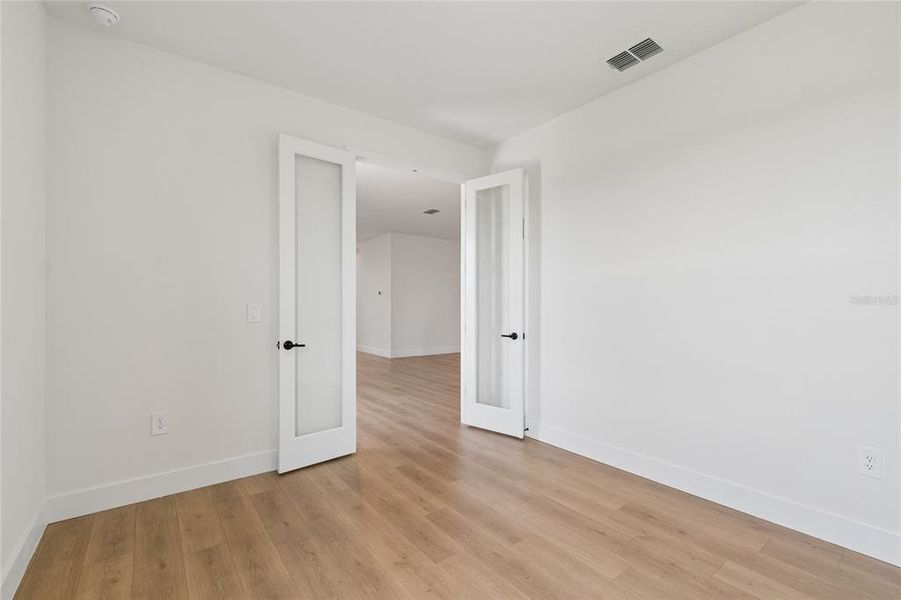 Spacious, unfurnished interior of a new home in Gracewater at Sarasota, Sarasota (Image 30).