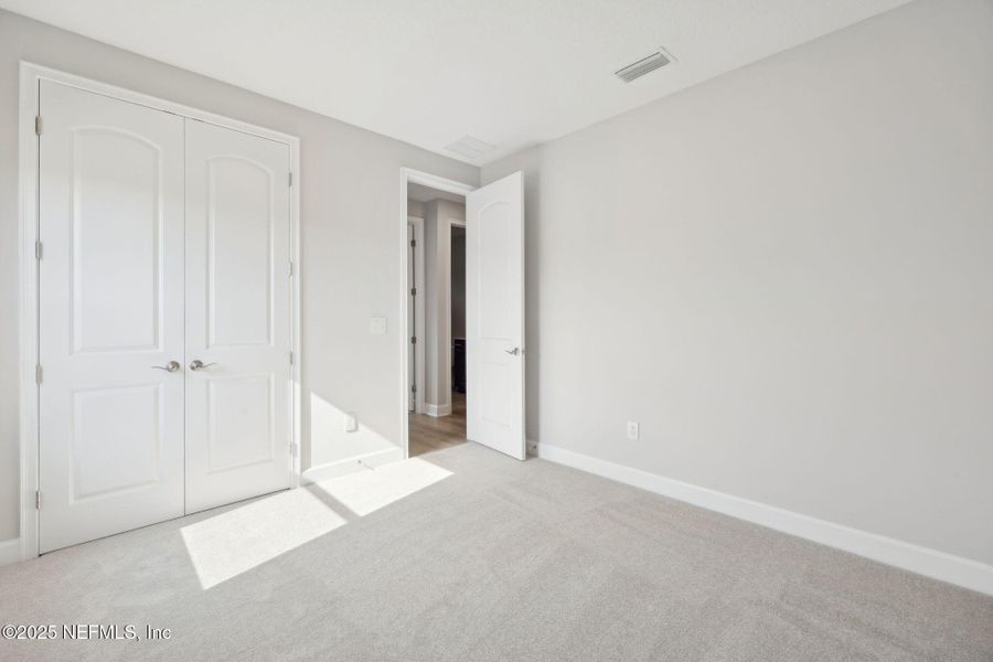 Spacious, unfurnished interior of a new home in Sandy Ridge, Yulee (Image 15).