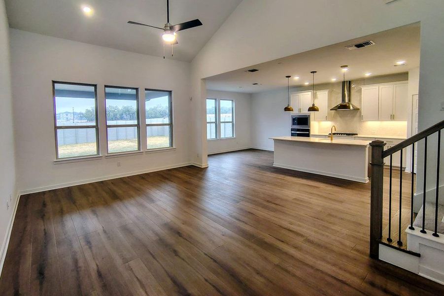 Spacious, unfurnished interior of a new home in Wolf Ranch, Georgetown (Image 13). Spacious, unfurnished interior of a new home in Wolf Ranch, Georgetown (Image 13).