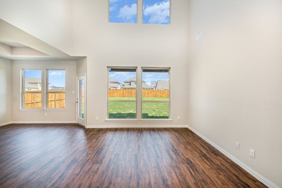 Spacious, unfurnished interior of a new home in Courts Of Bonnie Brae, Denton (Image 16).