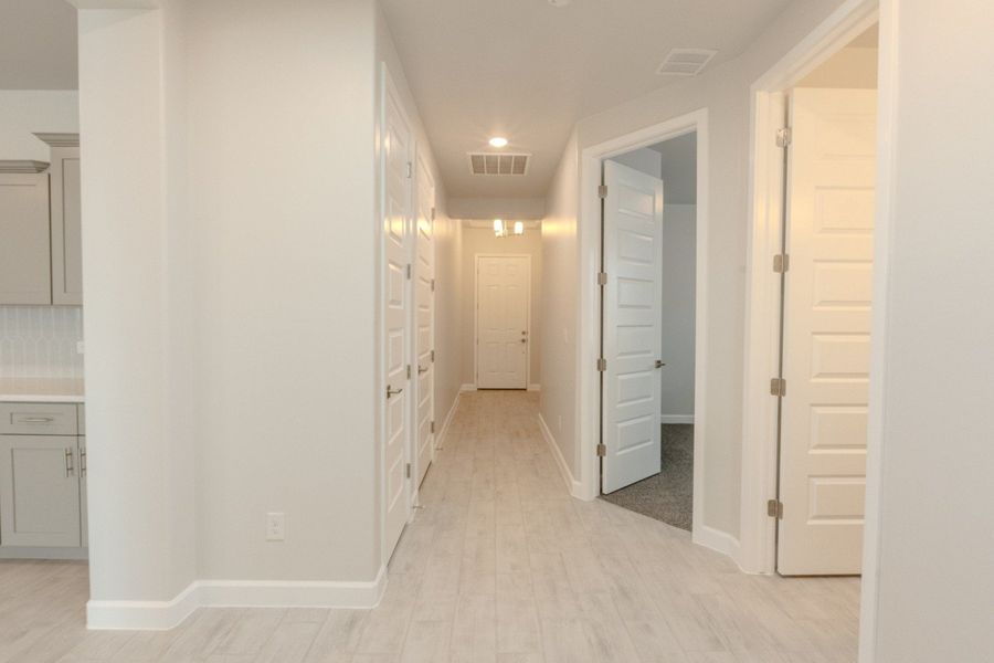 Spacious, unfurnished interior of a new home in Paseo Del Este, El Paso (Image 26).