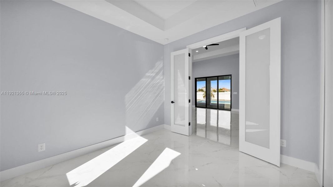 Spacious, unfurnished interior of a new home in , Cape Coral (Image 21).