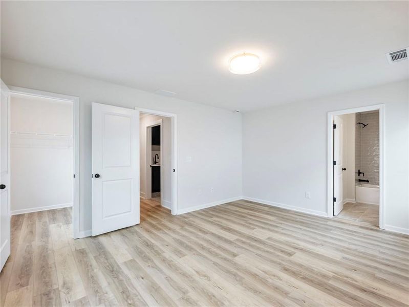 Spacious, unfurnished interior of a new home in , Buford (Image 29).