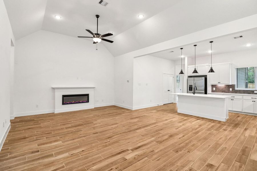 Spacious, unfurnished interior of a new home in Kresston, Montgomery (Image 16).