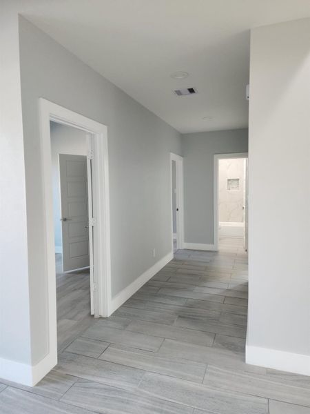 Spacious, unfurnished interior of a new home in , Houston (Image 19).