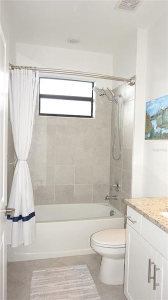 Furnished interior view inside a new home in , Bradenton (Image 30).