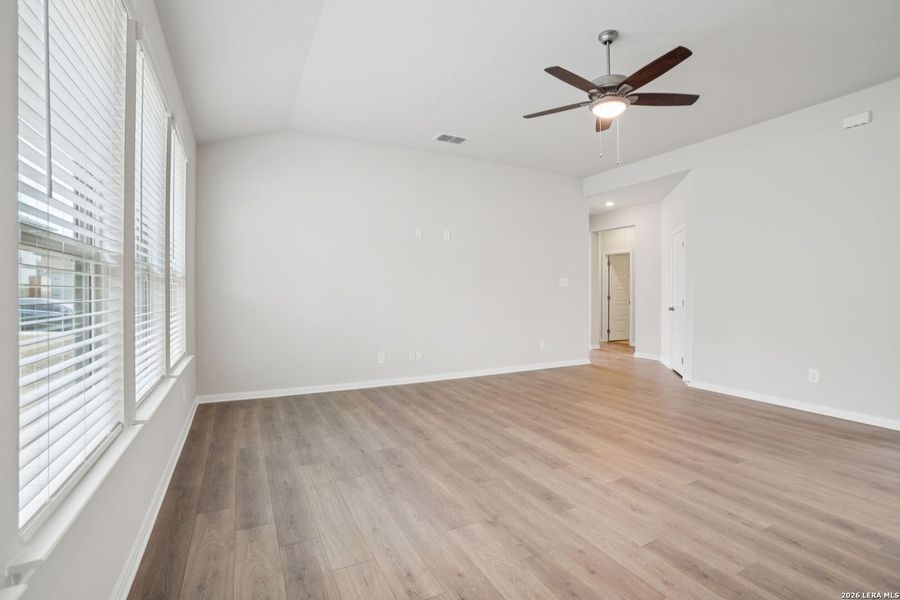 Spacious, unfurnished interior of a new home in Royal Crest, San Antonio (Image 30).