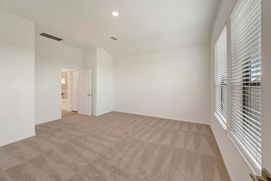 Spacious, unfurnished interior of a new home in Austin Point, Richmond (Image 20).