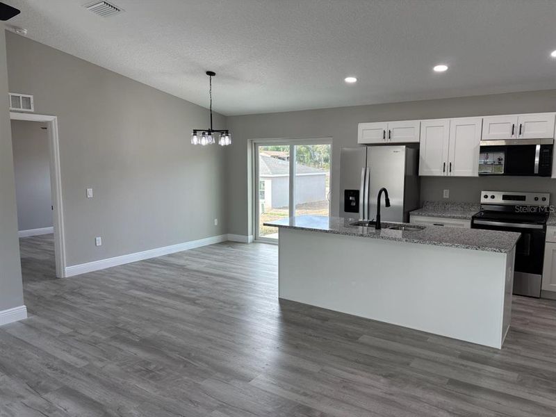 Spacious, unfurnished interior of a new home in , Citrus Springs (Image 17).