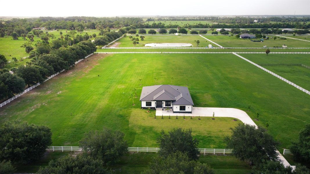 Furnished interior view inside a new home in , Fort Pierce (Image 26).