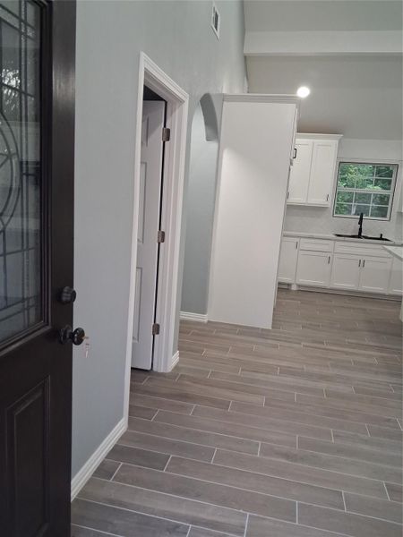Spacious, unfurnished interior of a new home in , Livingston (Image 12).