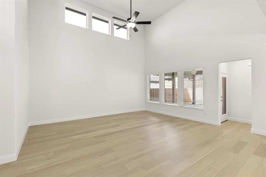 04_1433 Florence, Celina