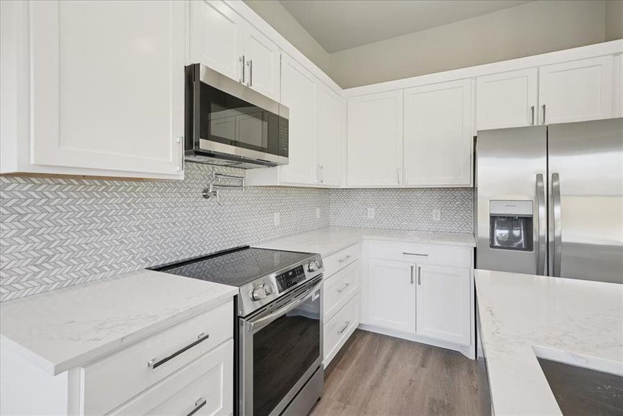 Furnished interior view inside a new home in , Waxahachie (Image 14).