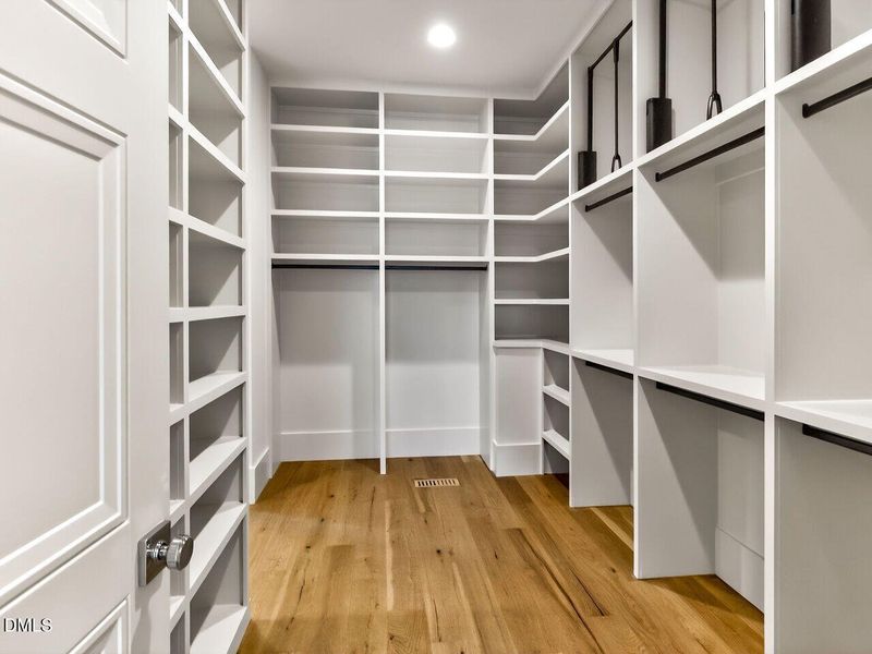 037-1280x960-master-bedroom-closet