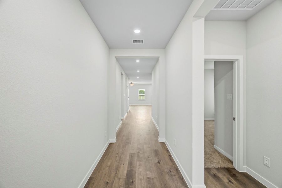 Spacious, unfurnished interior of a new home in Paloma at Sanford Farms, Waller (Image 20).