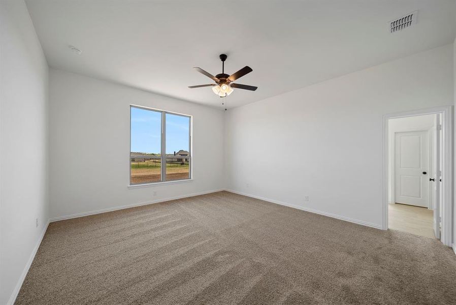 Spacious, unfurnished interior of a new home in , Waxahachie (Image 12).