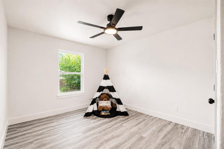 Spacious, unfurnished interior of a new home in , Granbury (Image 16).