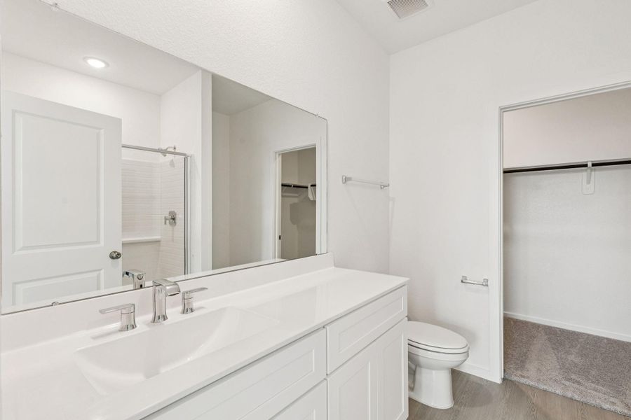 Furnished interior view inside a new home in River Ranch, Dayton (Image 9).