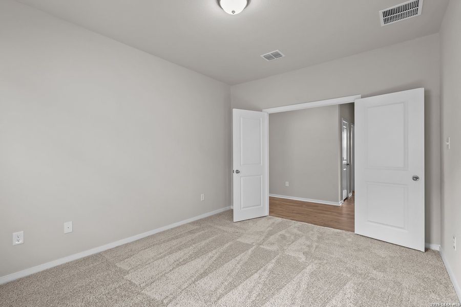 Spacious, unfurnished interior of a new home in Garden Grove, San Antonio (Image 19).