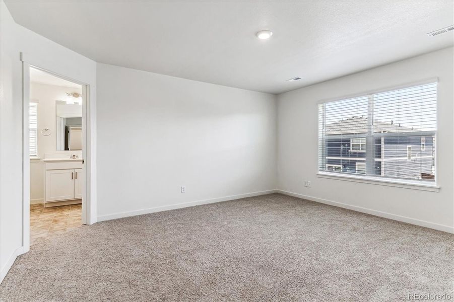 Spacious, unfurnished interior of a new home in Mallard Ridge, Johnstown (Image 23).