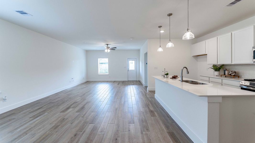 Spacious, unfurnished interior of a new home in Massey Oaks, Pearland (Image 20). Spacious, unfurnished interior of a new home in Massey Oaks, Pearland (Image 20).