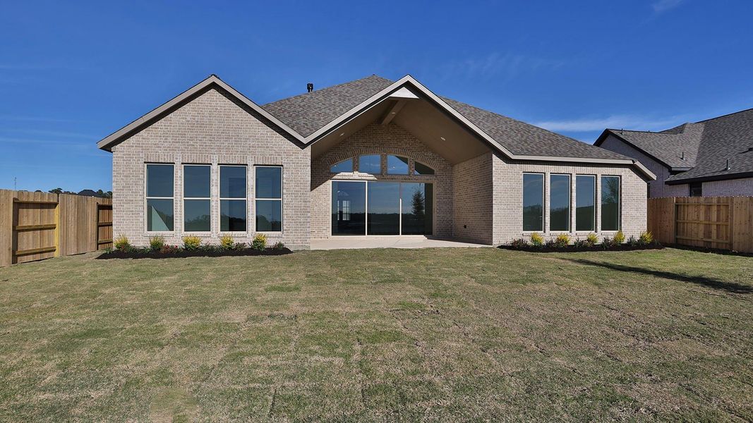 Exterior details and patio area of a home in Briarley 70', Montgomery (Image 3).