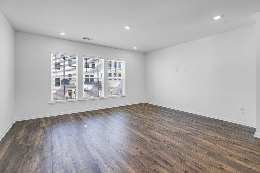 Spacious, unfurnished interior of a new home in Rosewood Farm, Lawrenceville (Image 23).