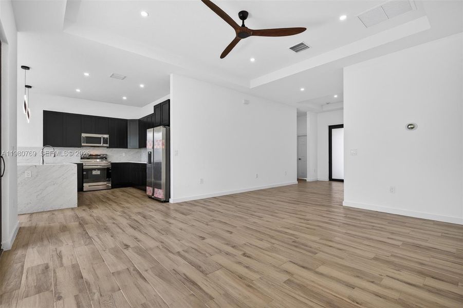 Spacious, unfurnished interior of a new home in , Fort Lauderdale (Image 24).