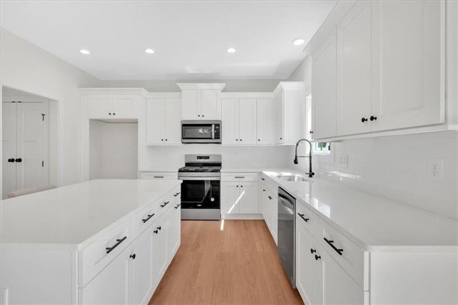 Furnished interior view inside a new home in , Dallas (Image 6).