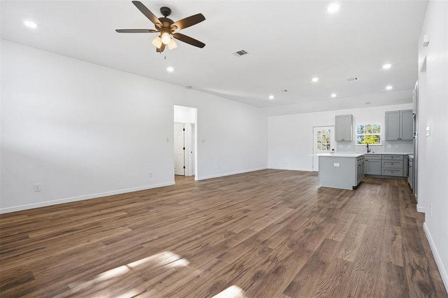 Spacious, unfurnished interior of a new home in , Granbury (Image 21).