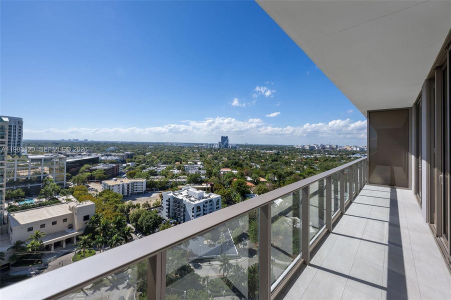 Condo located in Miami, FL showcasing its design and architecture (Image 26).