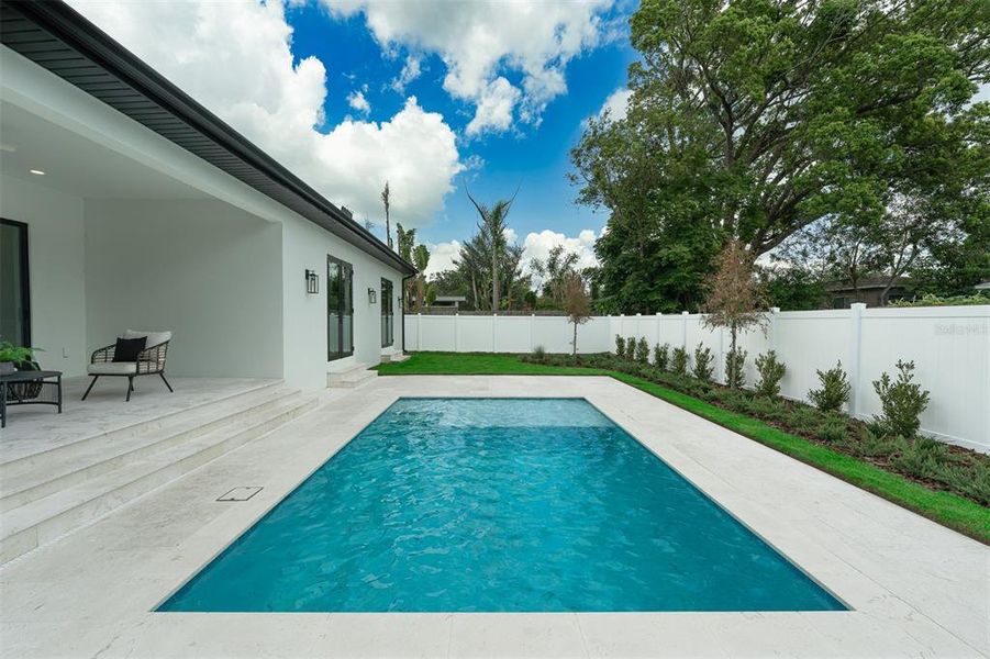 Exterior details and patio area of a home in , Orlando (Image 37).