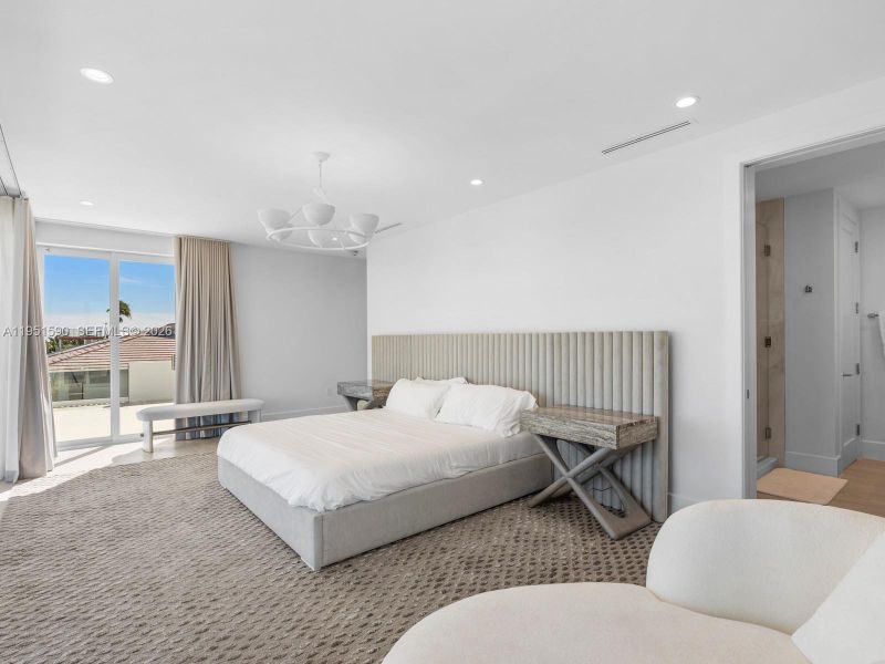 Furnished interior view inside a new home in , Marathon (Image 51).