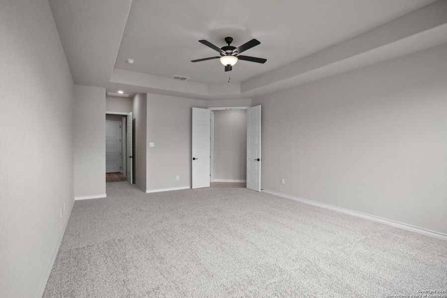 Spacious, unfurnished interior of a new home in Potranco Oaks, Castroville (Image 58).
